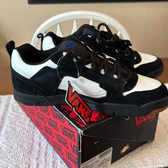 NWB- Vans Lancer Chunky sneakers in black, white, and royal Size11