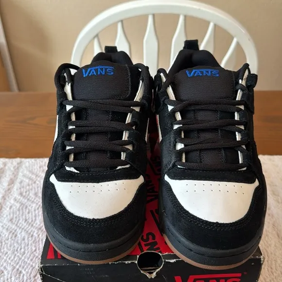 NWB- Vans Lancer Chunky sneakers in black, white, and royal Size11