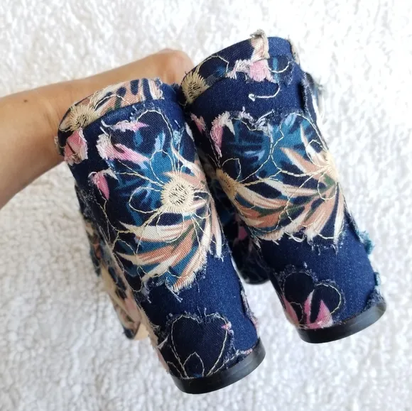 🍒NWOB🍒 MADE IN ITALY BUTTER SHOES DENIM PLATFORMS