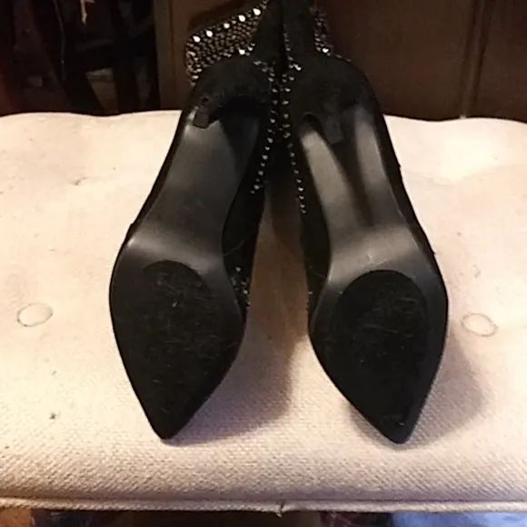 NWOB OLIVIA MILLER BLACK SUEDE STUD BOOTS