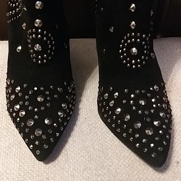 NWOB OLIVIA MILLER BLACK SUEDE STUD BOOTS