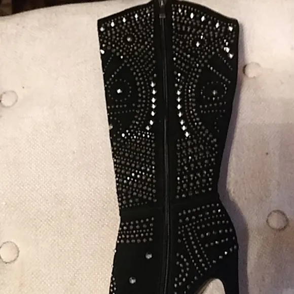 NWOB OLIVIA MILLER BLACK SUEDE STUD BOOTS