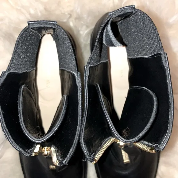 NWOB Stuart Weitzman Lodge Zip Booties in Black Sz 6.