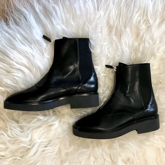 NWOB Stuart Weitzman Lodge Zip Booties in Black Sz 6.