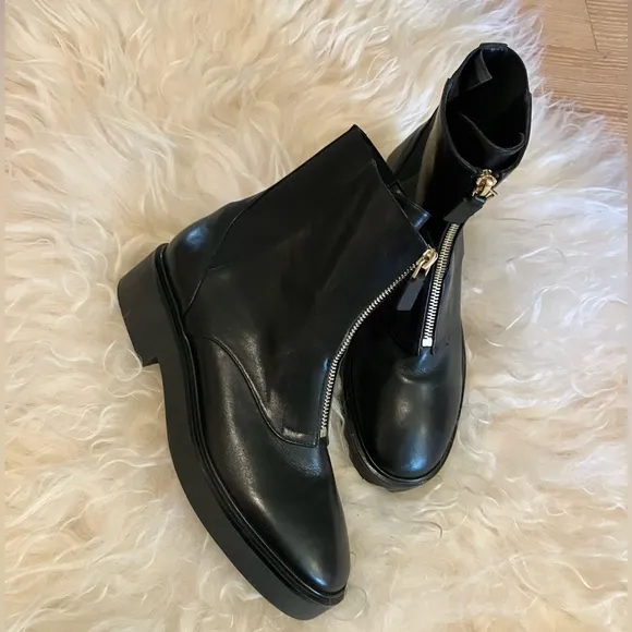 NWOB Stuart Weitzman Lodge Zip Booties in Black Sz 6.