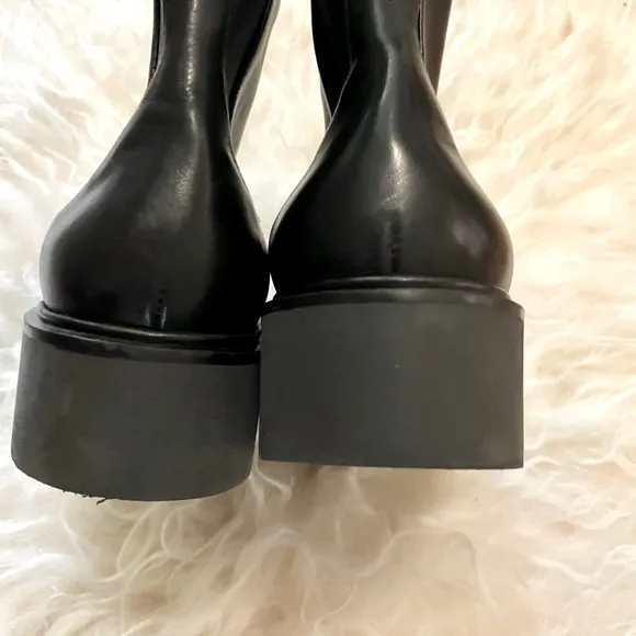 NWOB Stuart Weitzman Lodge Zip Booties in Black Sz 6.