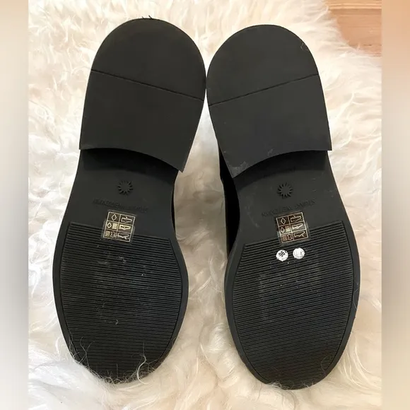 NWOB Stuart Weitzman Lodge Zip Booties in Black Sz 6.