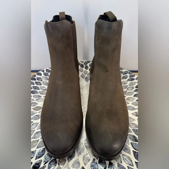 NWOB Thursday Duchess dark olive Suede Chelsea Boots women’s 10