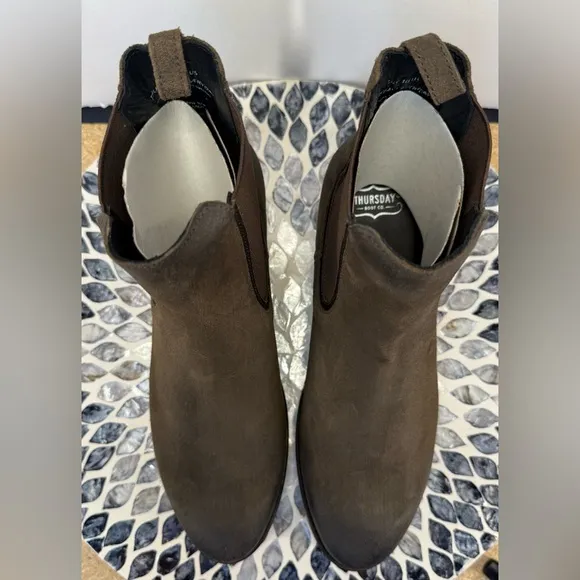 NWOB Thursday Duchess dark olive Suede Chelsea Boots women’s 10