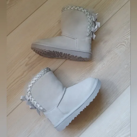 NWOB Ugg Classic Short II Braided Boot