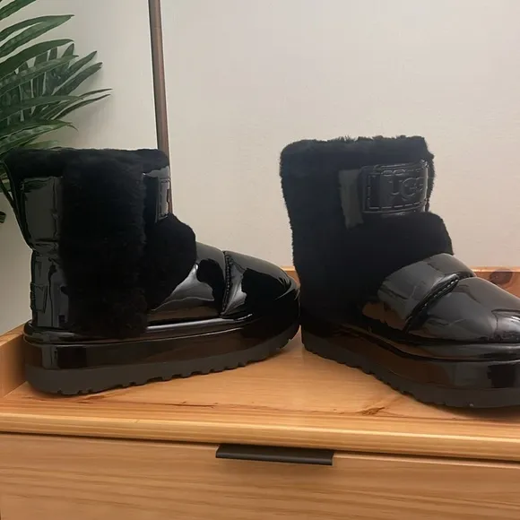 NWOB WOMENS SIZE 6 BLACK UGG CLASSIC‎ CHILLAPEAK SHINE WINTER BOOTS 1151630 $250