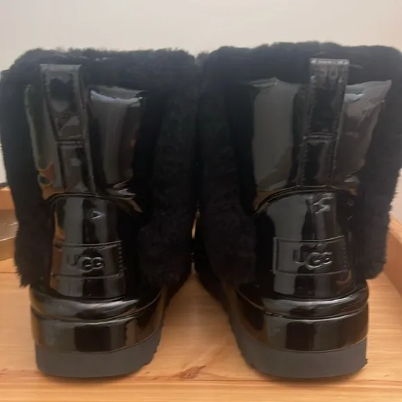 NWOB WOMENS SIZE 6 BLACK UGG CLASSIC‎ CHILLAPEAK SHINE WINTER BOOTS 1151630 $250