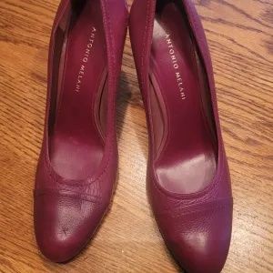NWOT Antonio Melani Genuine Leather Burgundy Wine Round Cap Toe Heels Shoes 8.5