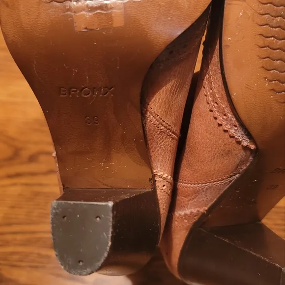 NWOT Bronx Tan Brown Cognac Distressed Leather Cowboy Western Shoes Heels Boots