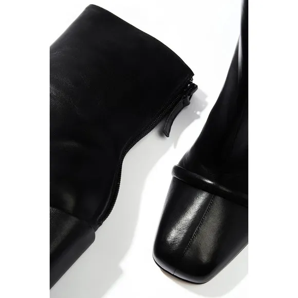 NWOT Chelsea Paris Gigi Boots in Black
