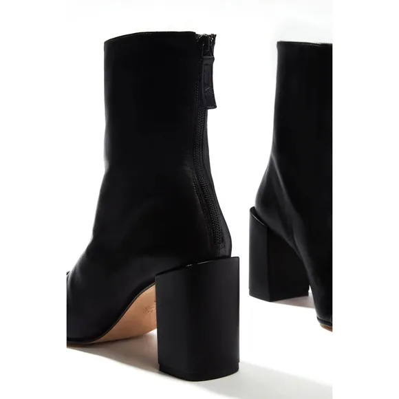 NWOT Chelsea Paris Gigi Boots in Black