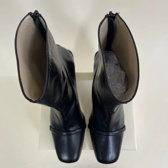 NWOT Chelsea Paris Gigi Boots in Black
