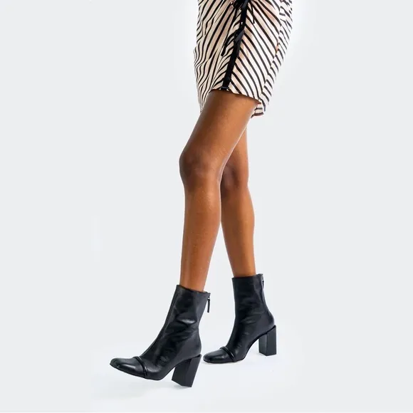 NWOT Chelsea Paris Gigi Boots in Black