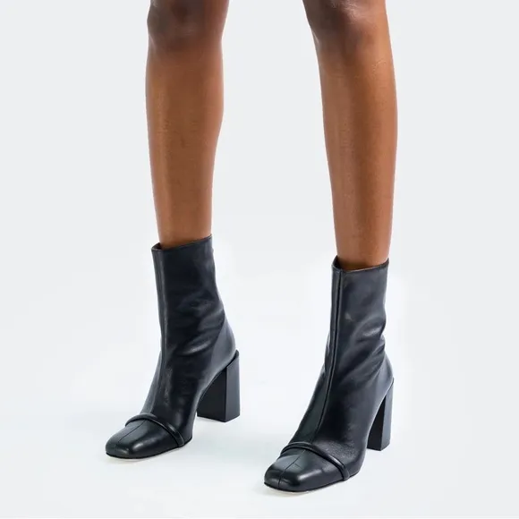 NWOT Chelsea Paris Gigi Boots in Black