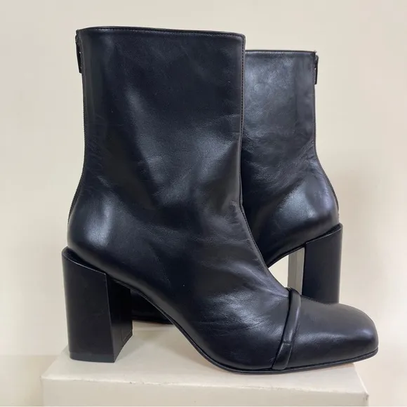 NWOT Chelsea Paris Gigi Boots in Black