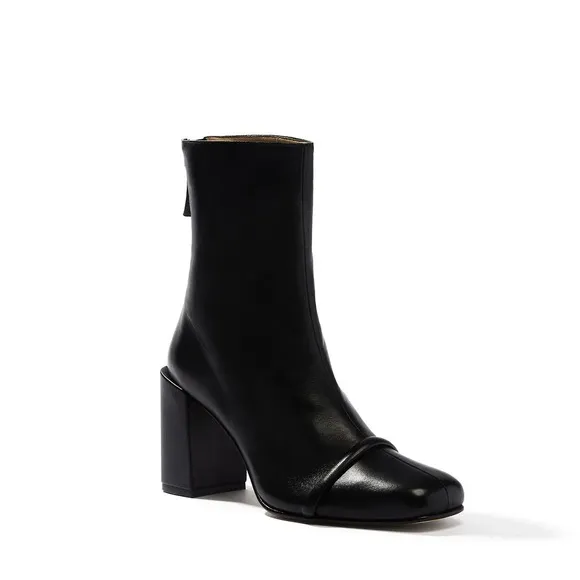 NWOT Chelsea Paris Gigi Boots in Black