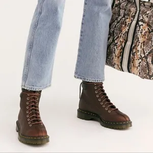 NWOT Dr Marten Santo Grizzly Boots