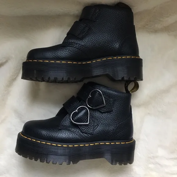 NWOT Dr. Martens DEVON HEART LEATHER PLATFORM BOOTS