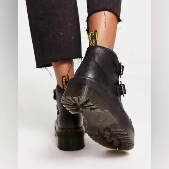 NWOT Dr. Martens DEVON HEART LEATHER PLATFORM BOOTS
