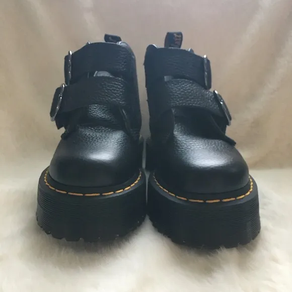 NWOT Dr. Martens DEVON HEART LEATHER PLATFORM BOOTS