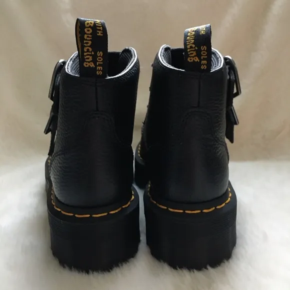 NWOT Dr. Martens DEVON HEART LEATHER PLATFORM BOOTS