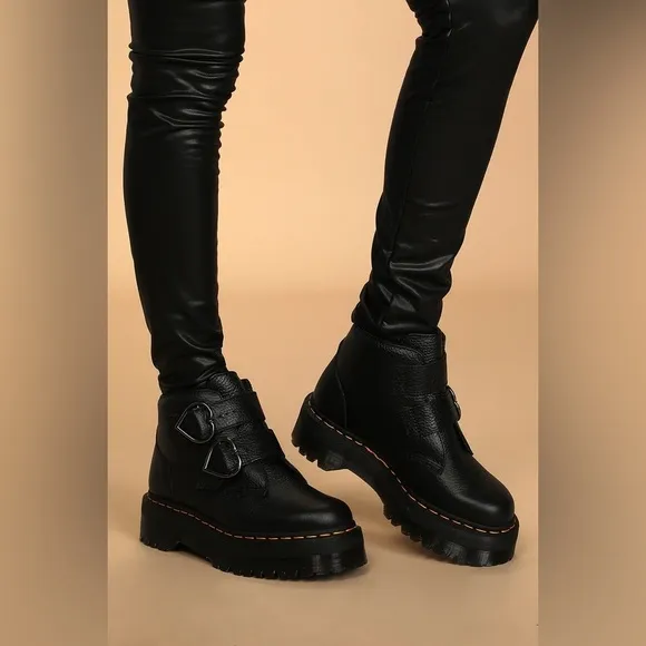 NWOT Dr. Martens DEVON HEART LEATHER PLATFORM BOOTS