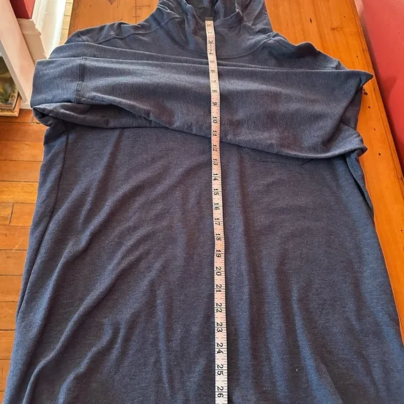 NWOT Simms blue long sleeved hooded shirt, size Medium