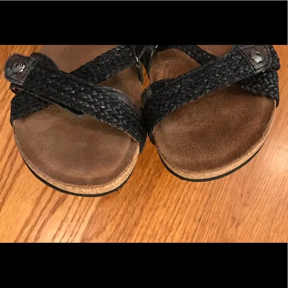 NWOT Taos Woven Sandals, Floral