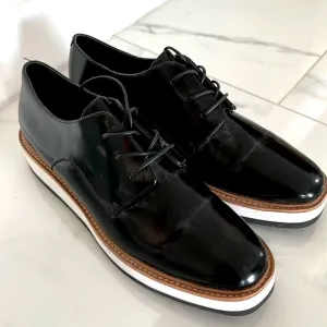 NWOT Vince Women Reed Glazed Patent leather Platform Oxford shoes