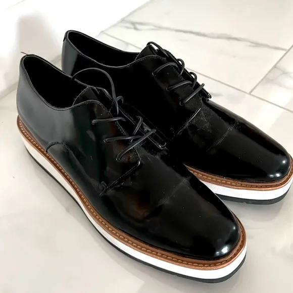 NWOT Vince Women Reed Glazed Patent leather Platform Oxford shoes