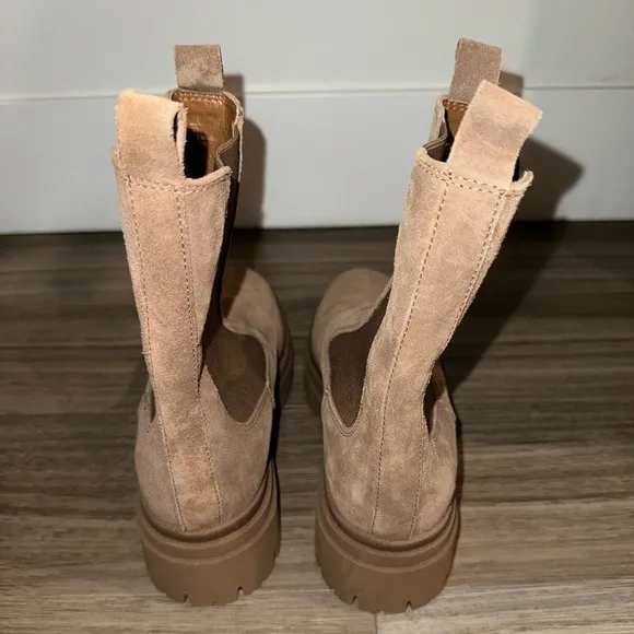 NWOT ZARA Tan/Taupe Suede Chelsea Boots