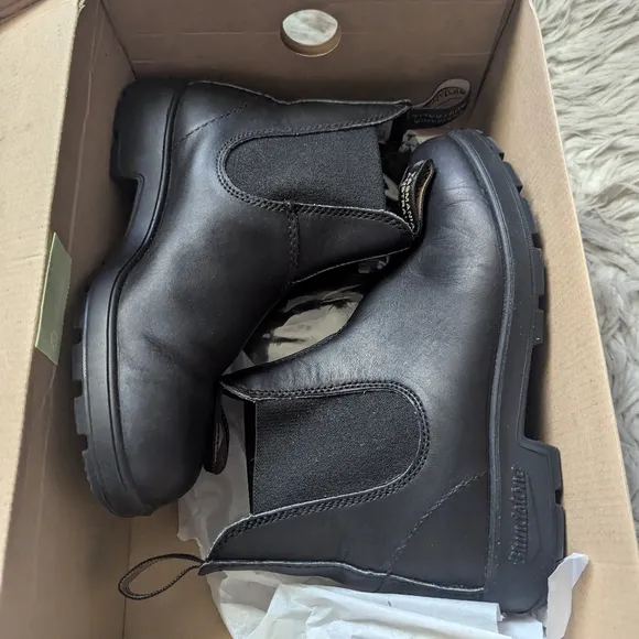 NWT Blundstone Women's Classic Chelsea Boots in Classic Black Style 558