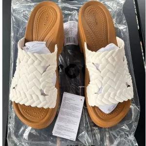 NWT Crocs Brooklyn Woven Sandals