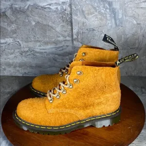 NWT Dr.Martens 101 Suede Made in England Women’s Ankle Boots
