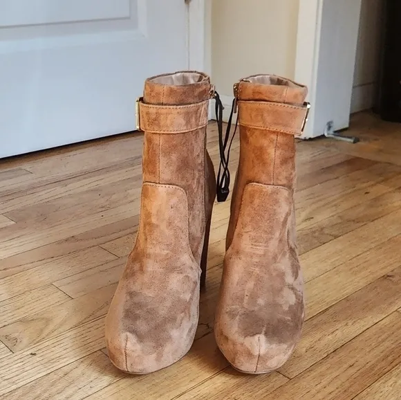 NWT Express Genuine Suede Leather Buckle Block Heel Tan Boots size 7