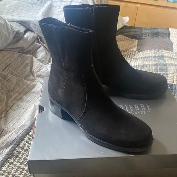 NWT la Canadienne short boots size 8.5