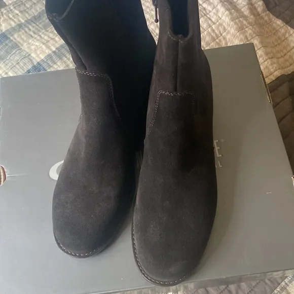 NWT la Canadienne short boots size 8.5