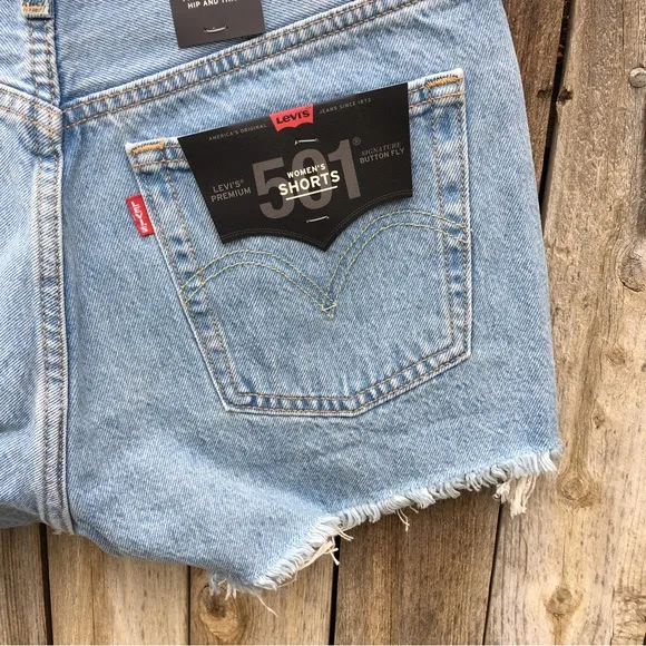 NWT Levi’s 501 High Rise Cutoff Denim Shorts Cotton Luxor Heat 27