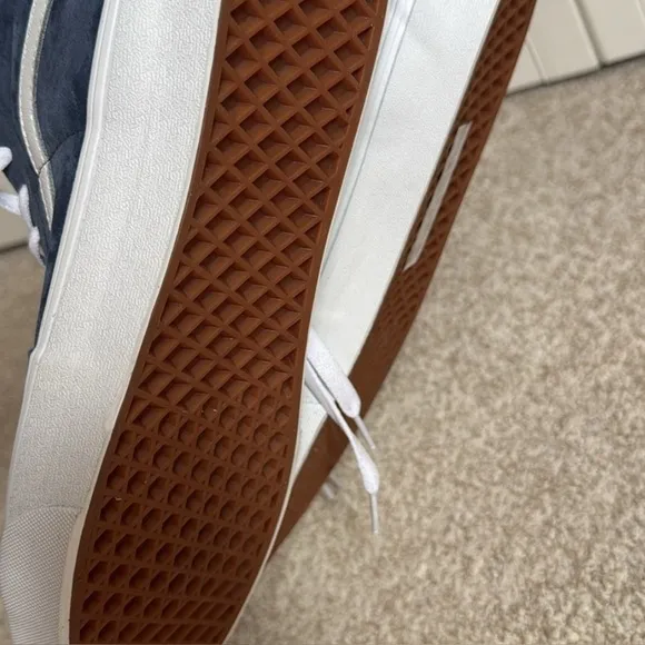 NWT Men’s VANS high tops shoes