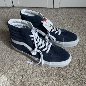 NWT Men’s VANS high tops shoes