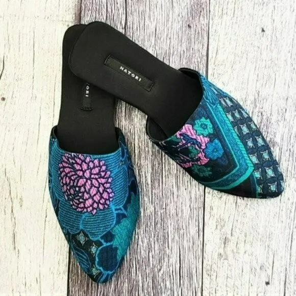 NWT NATORI Velvet Mule Floral Embroidered Slippers
