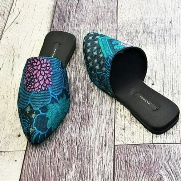NWT NATORI Velvet Mule Floral Embroidered Slippers