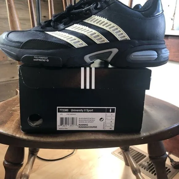 NWT Retro 2005 Adidas Running Shoes Size 11.5