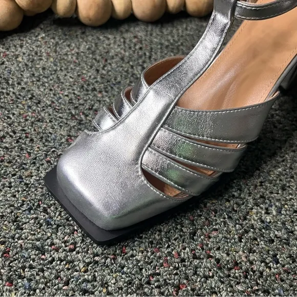 NWT Strappy Metallic Silver Square-Toe Mary Jane Chunky Heeled T-Bar Shoes 7.5