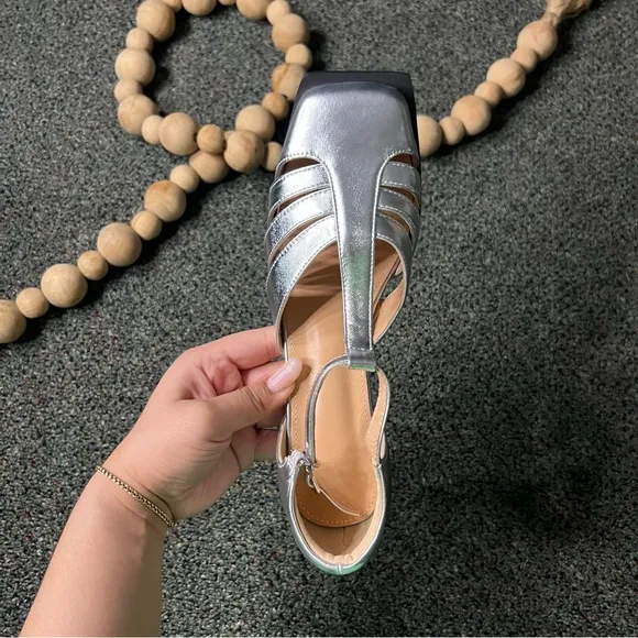 NWT Strappy Metallic Silver Square-Toe Mary Jane Chunky Heeled T-Bar Shoes 7.5